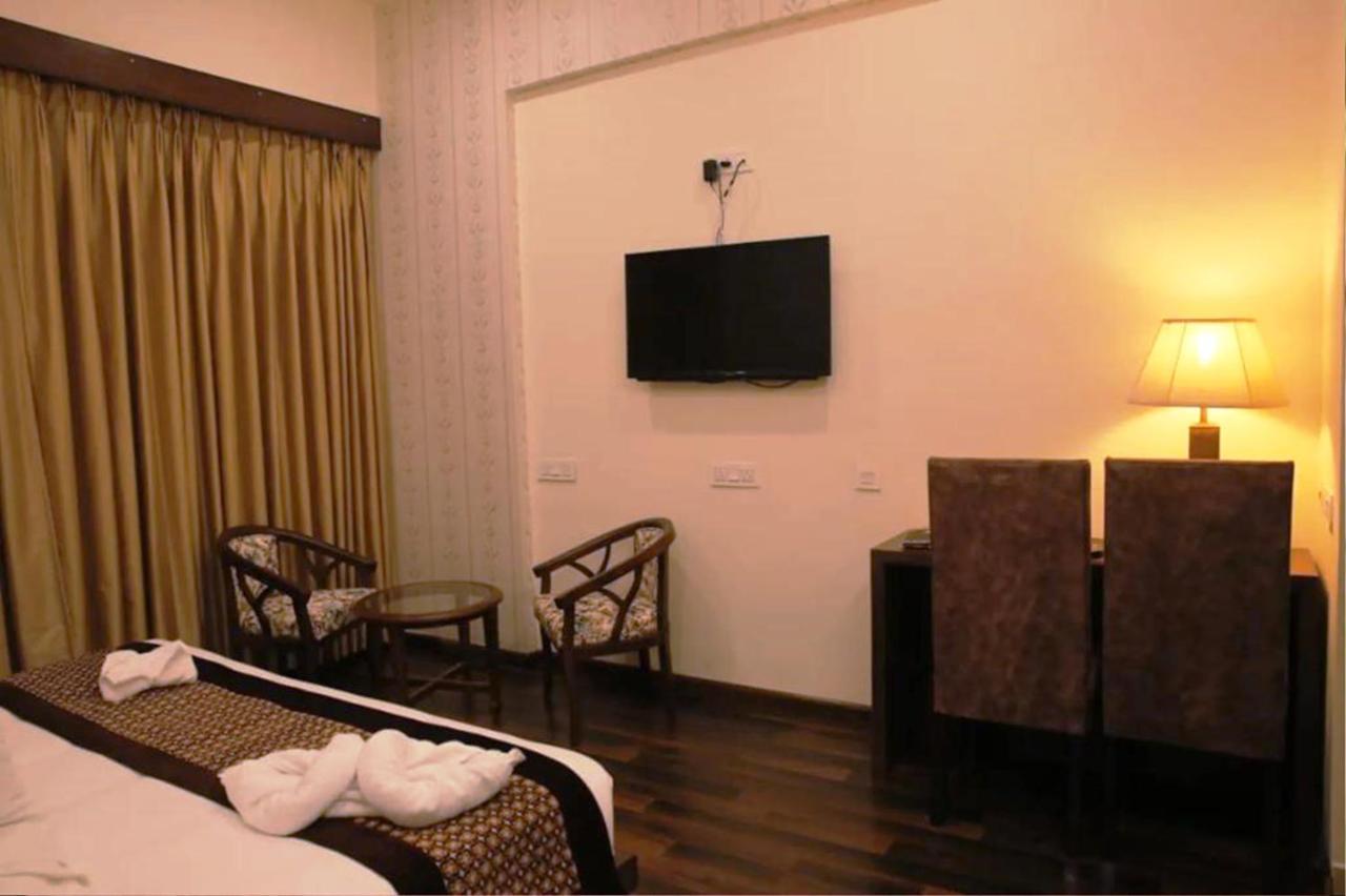 Hotel Citi Inn Grande Zirakpur Buitenkant foto