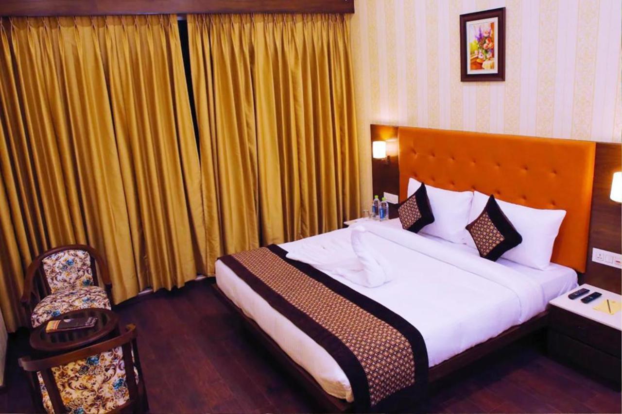 Hotel Citi Inn Grande Zirakpur Buitenkant foto