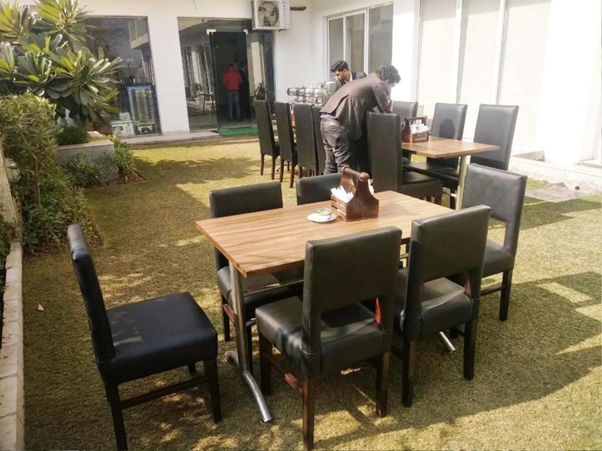 Hotel Citi Inn Grande Zirakpur Buitenkant foto