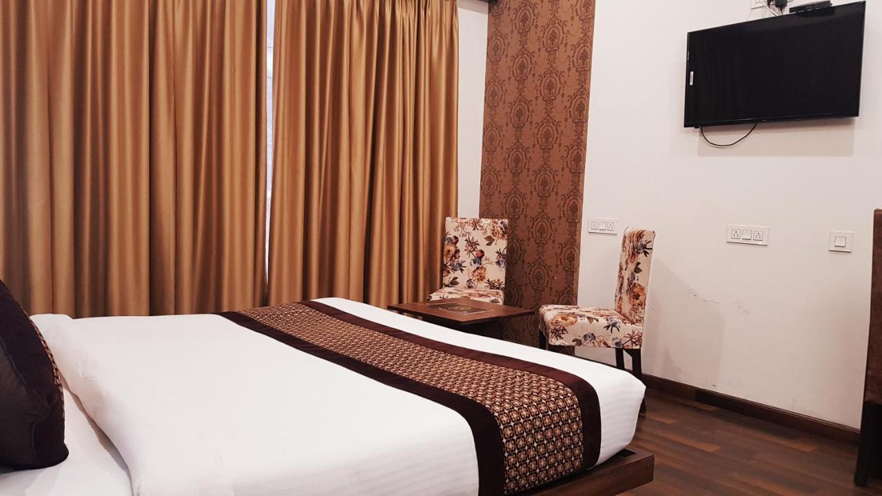 Hotel Citi Inn Grande Zirakpur Buitenkant foto