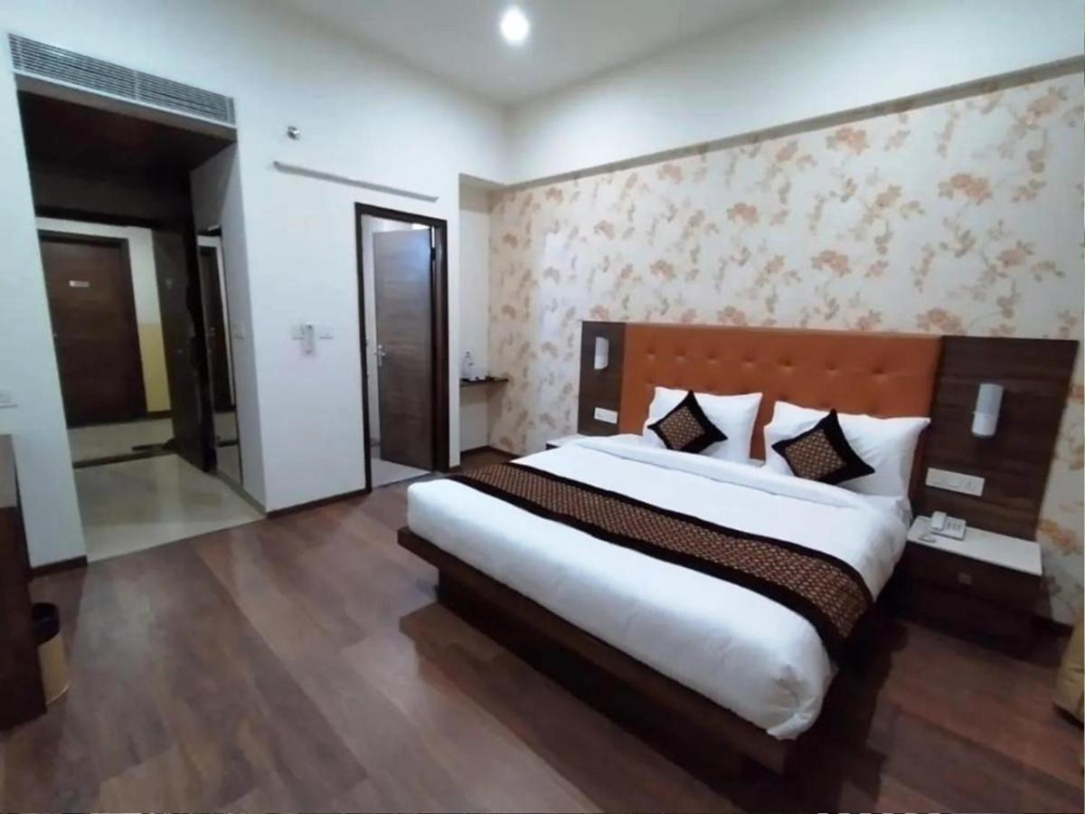 Hotel Citi Inn Grande Zirakpur Buitenkant foto