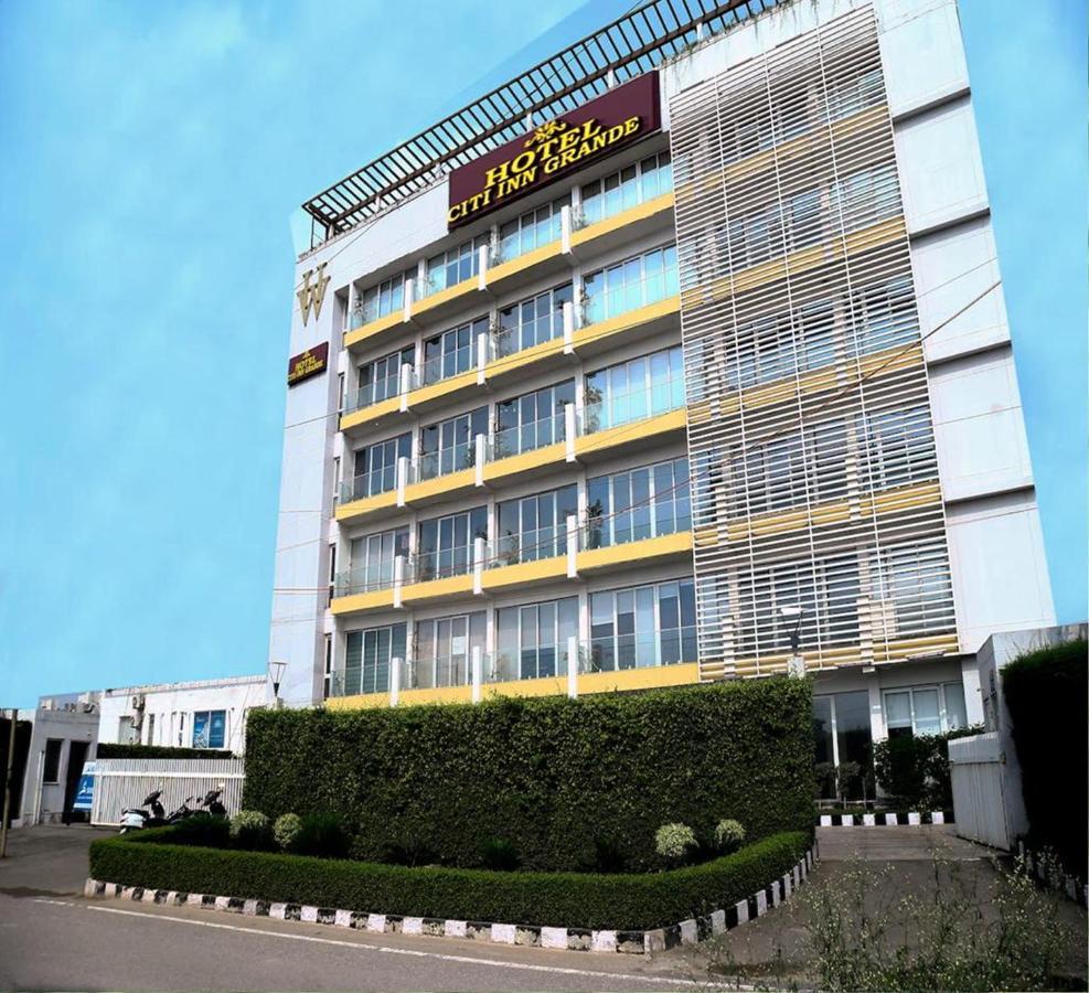 Hotel Citi Inn Grande Zirakpur Buitenkant foto