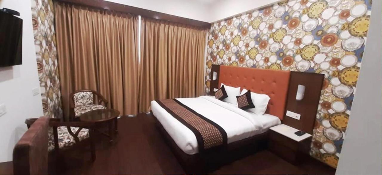 Hotel Citi Inn Grande Zirakpur Buitenkant foto