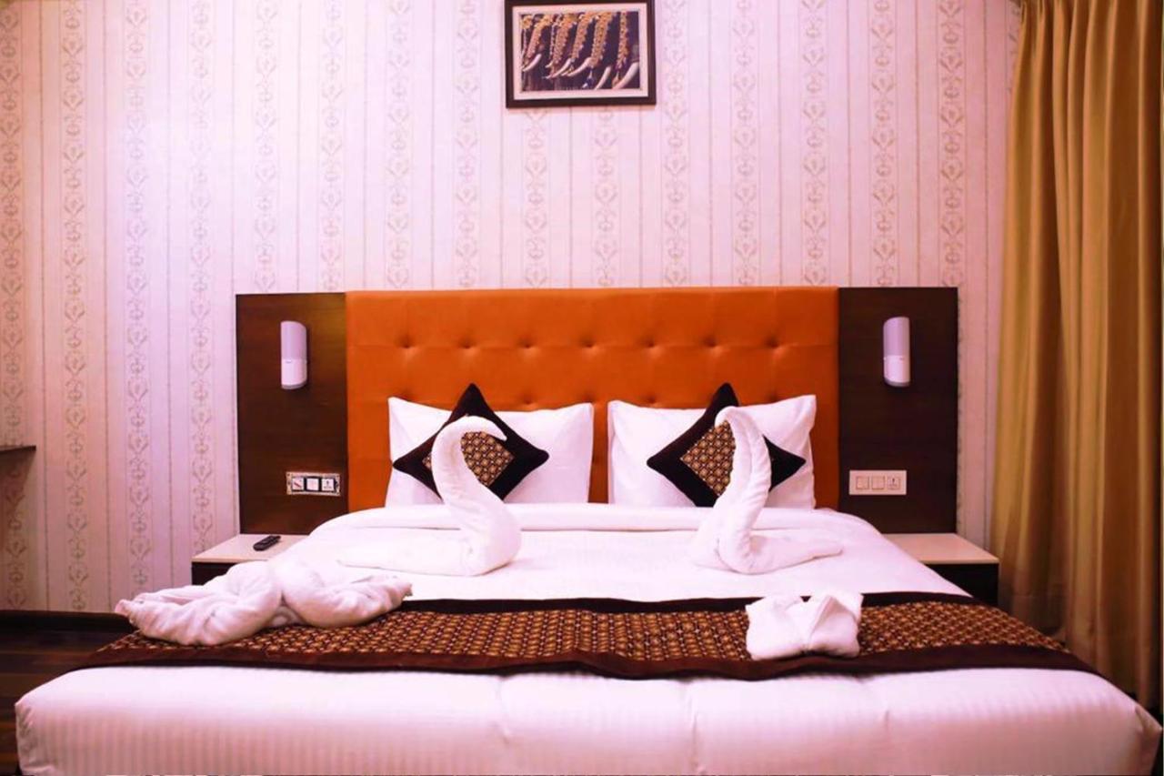 Hotel Citi Inn Grande Zirakpur Buitenkant foto