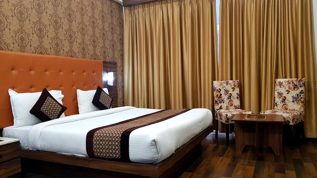 Hotel Citi Inn Grande Zirakpur Buitenkant foto